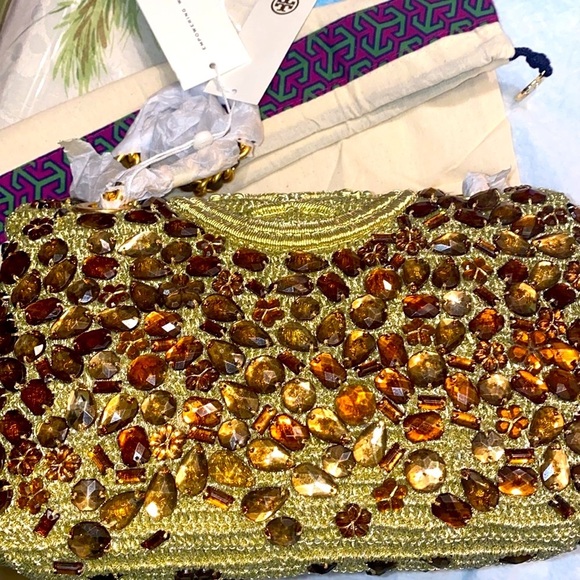 TORY BURCH exclusive 
Shoulder Bag NWT+dust bag
COLOR: GOLD - Picture 13 of 16